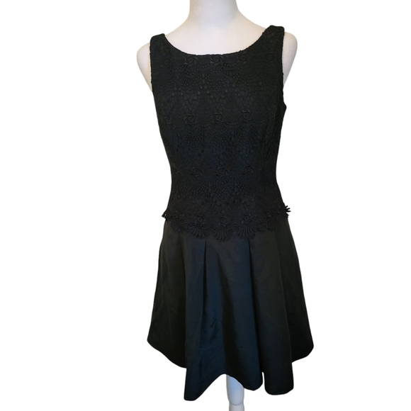 White House Black Market Dresses & Skirts - White House Black Market Dress Black sz 4